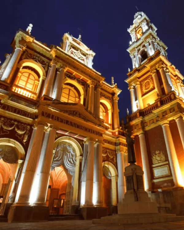 Iglesia San Francisco en el centro de Salta